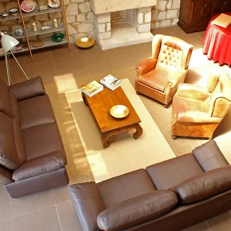 Casa De Crespins بيت للعطل